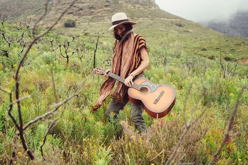 choisir selon accessoires guitare acoustique