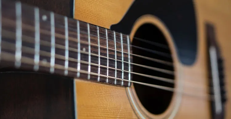 quand-remplacer-cordes-guitare