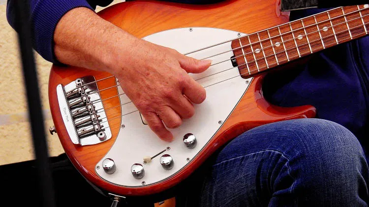 comment-nombre-cordes-affecte-son-basse