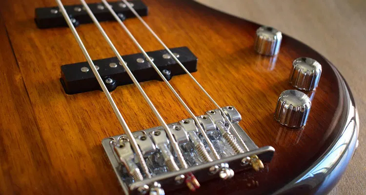 guitare-basse-4-cordes