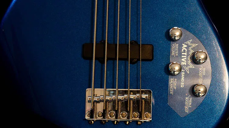 guitare-basse-5-cordes