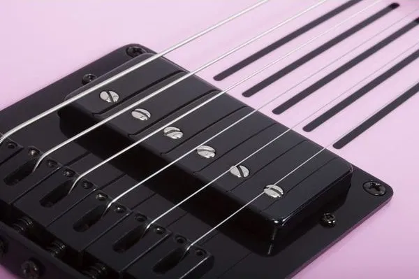 comment-choisir-guitare-electrique-rose