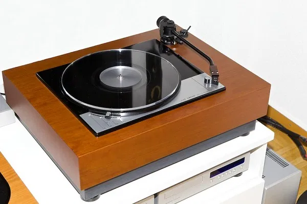 Jouer platine vinyle Lenco