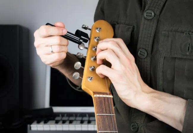 Ajustement accordage guitare electrique