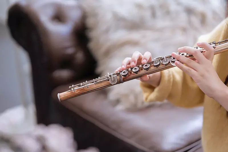 Comment apprendre à jouer de la flûte traversière : le guide complet 