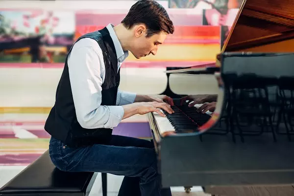 Banquette piano : comment bien choisir son tabouret de piano