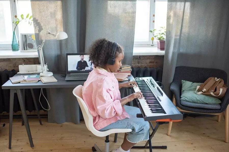 Les 5 Meilleurs Pianos et Claviers pour Enfant de Tout Âge