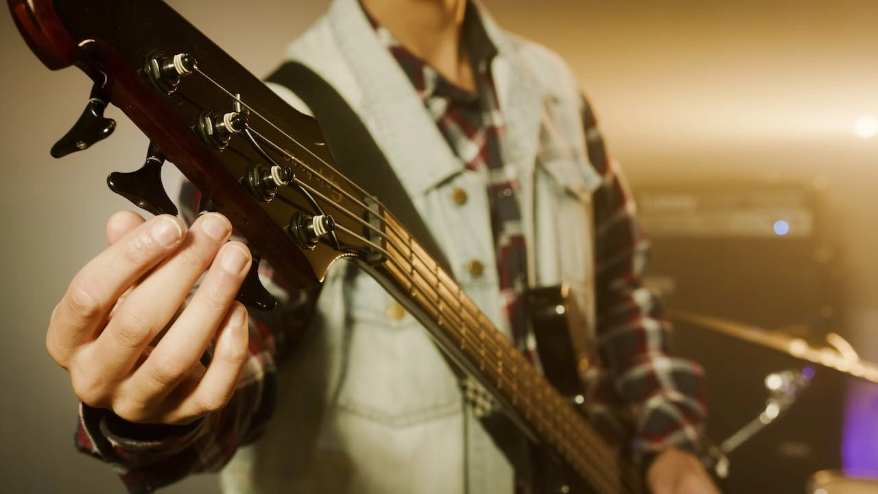 Comment Accorder une Basse ? Le Guide Complet
